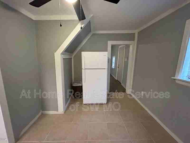 729 E Garfield St - Photo 4 of 12