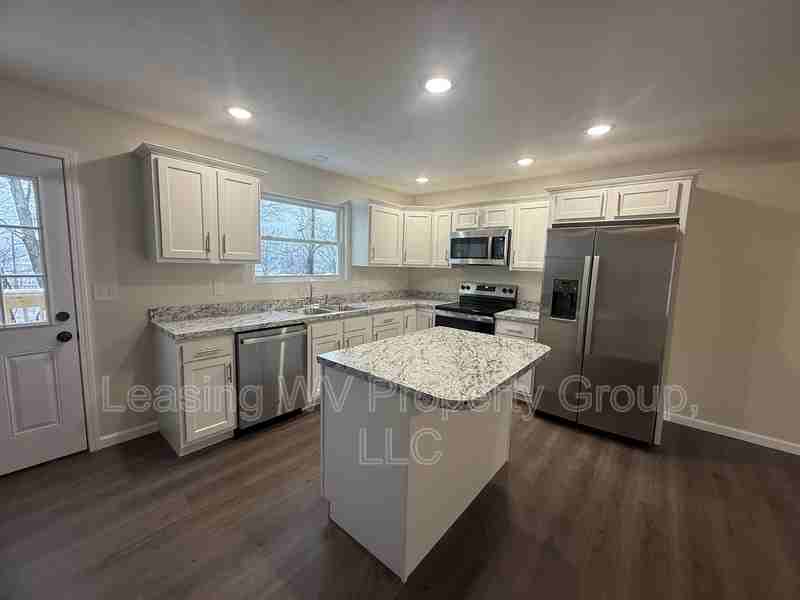 155 Christian Ct - Photo 3 of 13