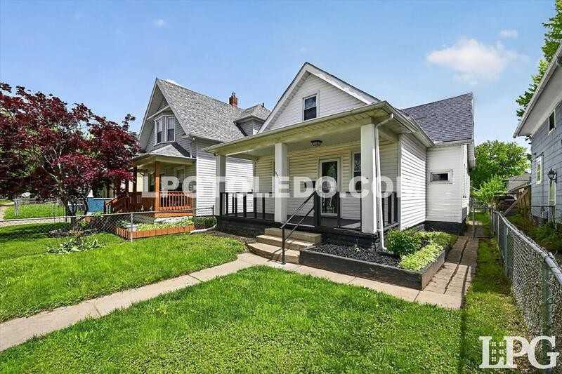 921 Berry St - Photo 3 of 36