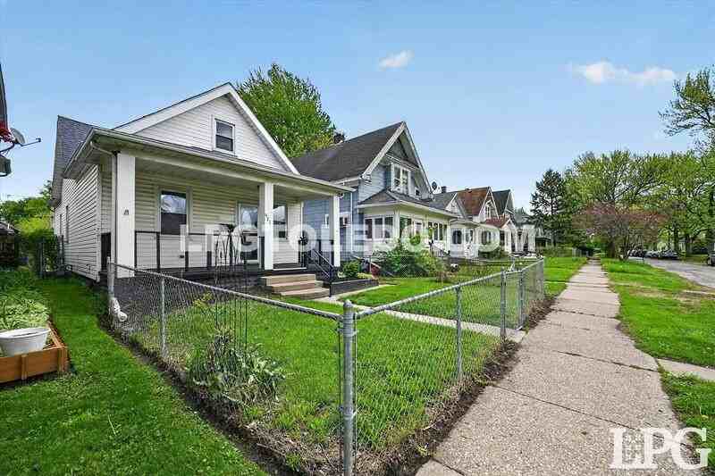 921 Berry St - Photo 5 of 36