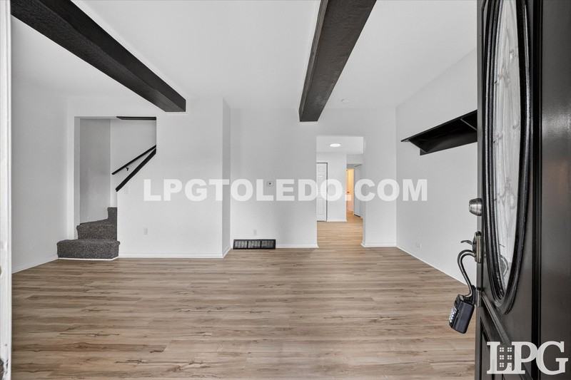 921 Berry St - Photo 6 of 36