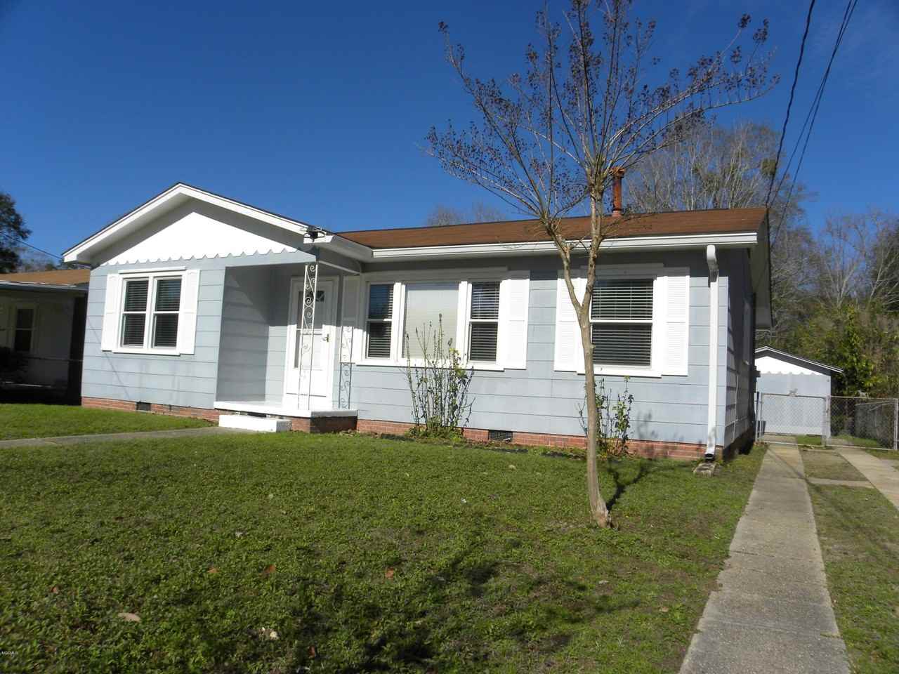 2058 South Dr - Photo 2 of 25