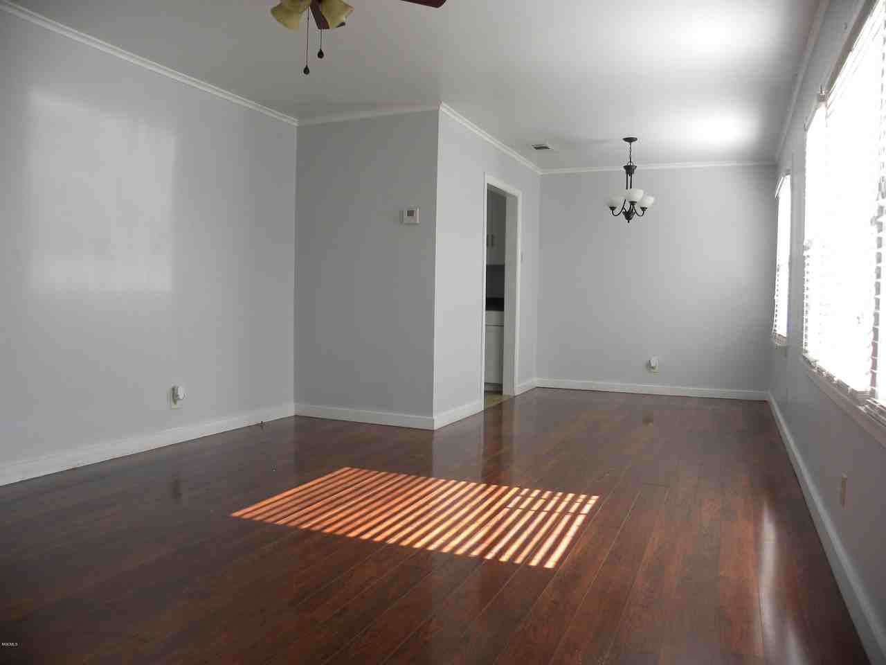 2058 South Dr - Photo 3 of 25