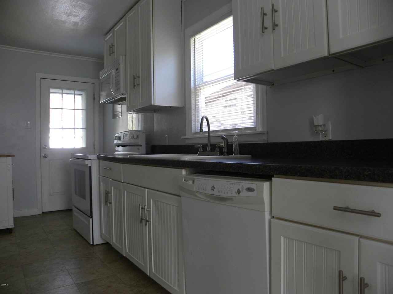 2058 South Dr - Photo 6 of 25