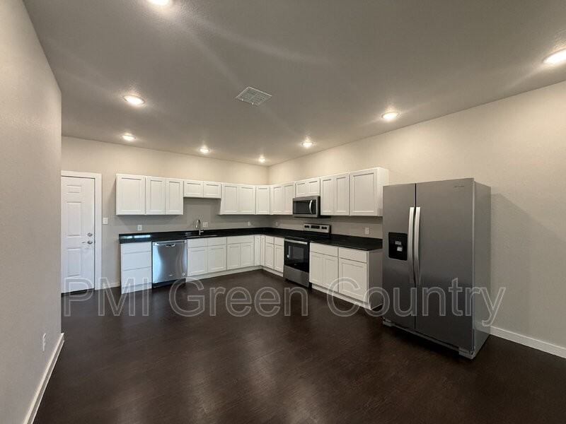 13523 S Mingo Rd #3 - Photo 4 of 15