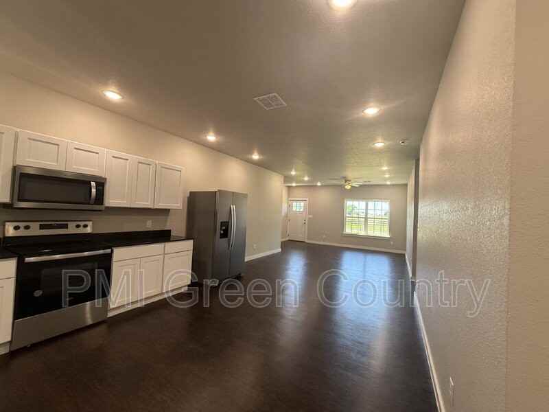 13523 S Mingo Rd #3 - Photo 5 of 15