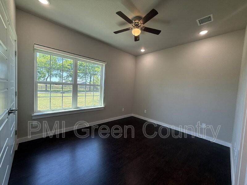 13523 S Mingo Rd #3 - Photo 7 of 15