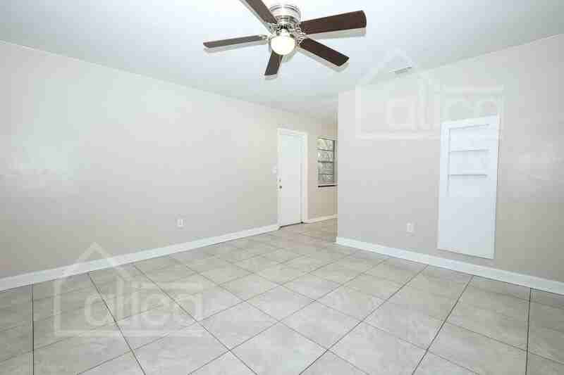 3810 Thompson St - Photo 5 of 20