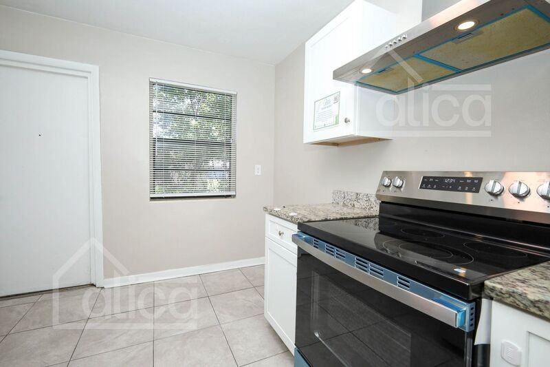 3810 Thompson St - Photo 6 of 20