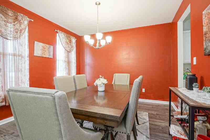 32 Westmont Dr - Photo 2 of 31