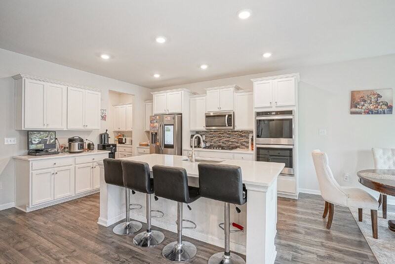 32 Westmont Dr - Photo 4 of 31