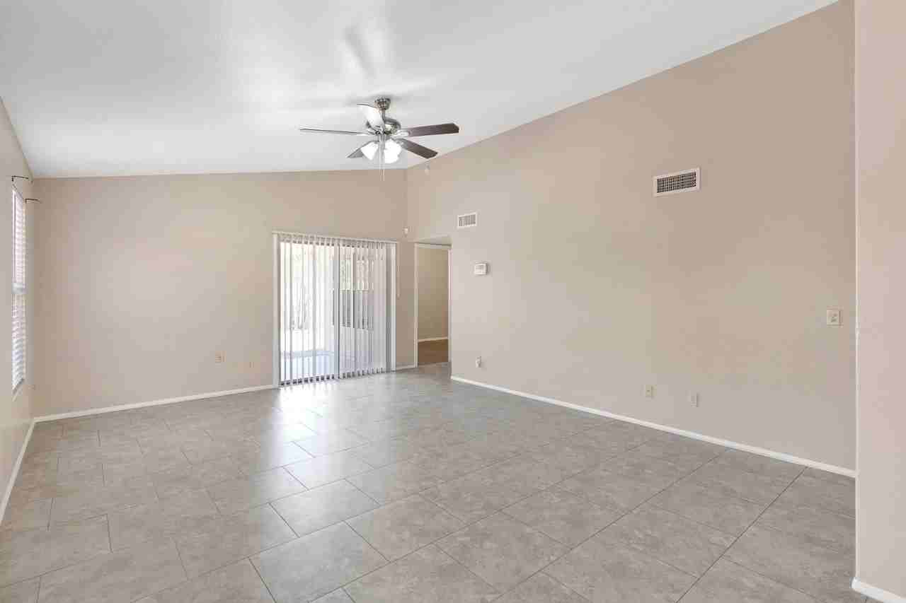 19211 N 78th Ave - Photo 5 of 27