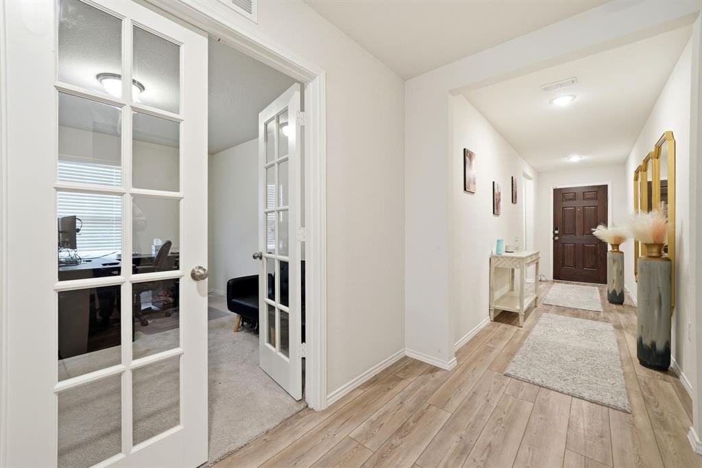 1908 Elderberry St - Photo 5 of 39