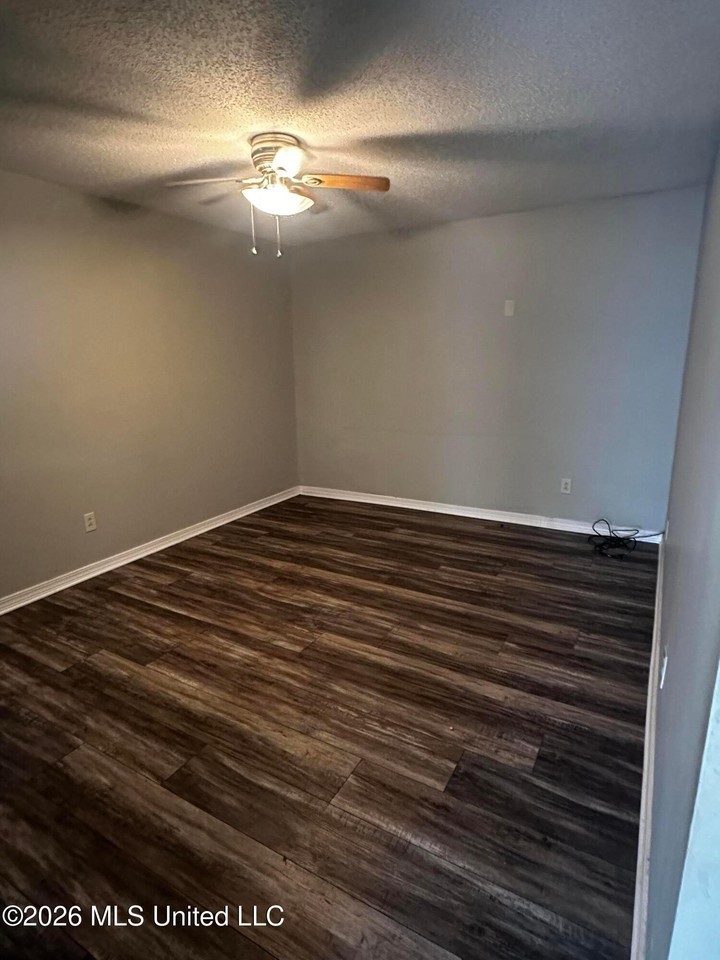 4502 Newman Ave - Photo 3 of 4