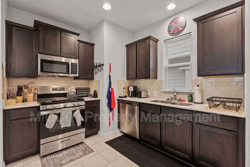 1216 Esplanade Pkwy - Photo 3 of 27