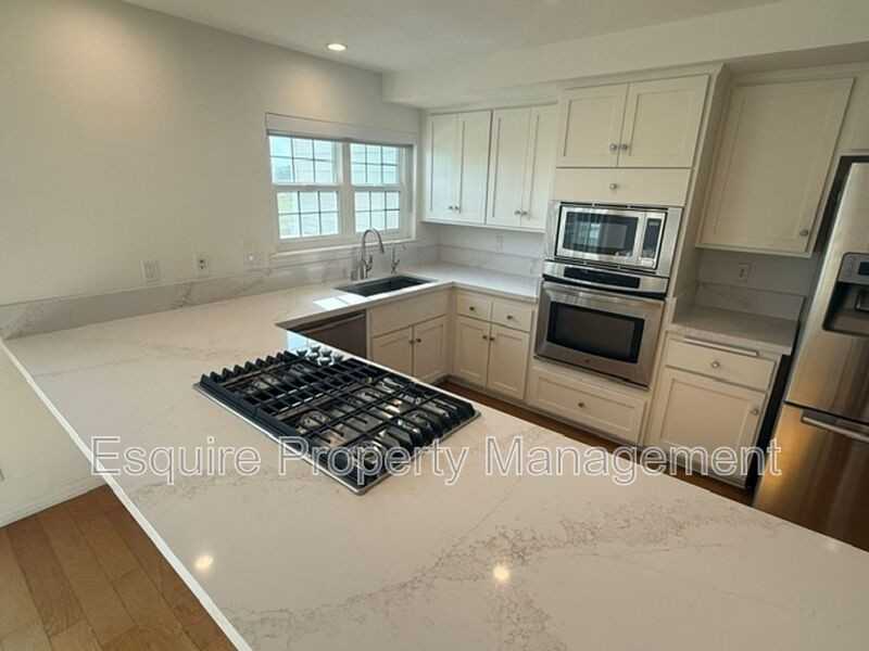 2847 Harbor Blvd #1 - Photo 3 of 34