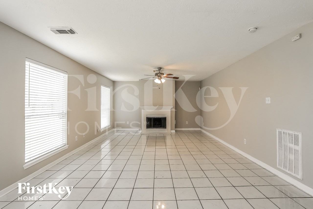 518 Foxglove Dr - Photo 2 of 15