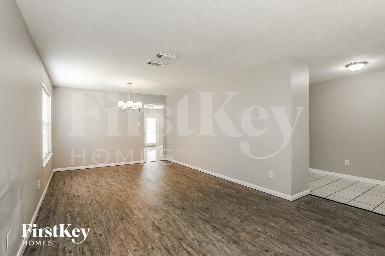 518 Foxglove Dr - Photo 4 of 15