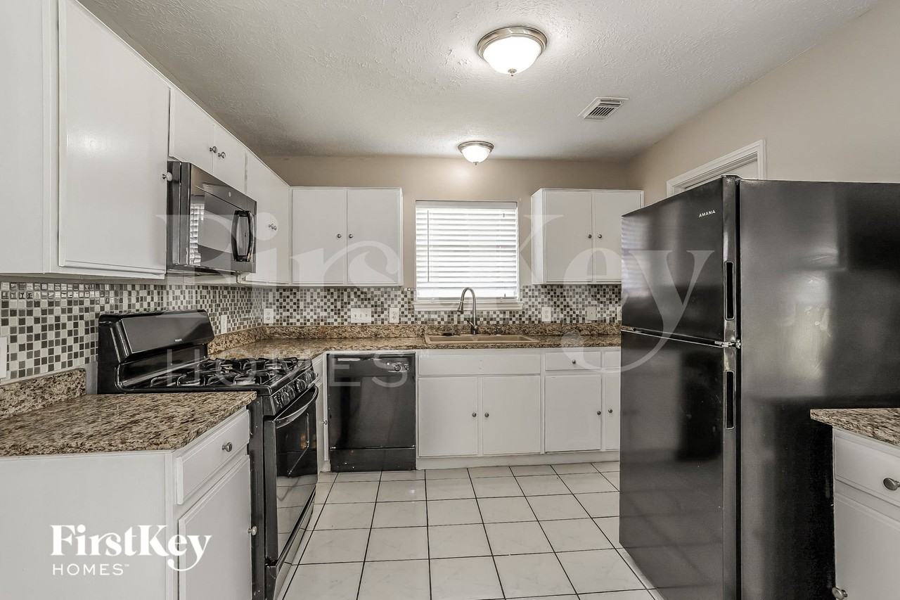 518 Foxglove Dr - Photo 5 of 15