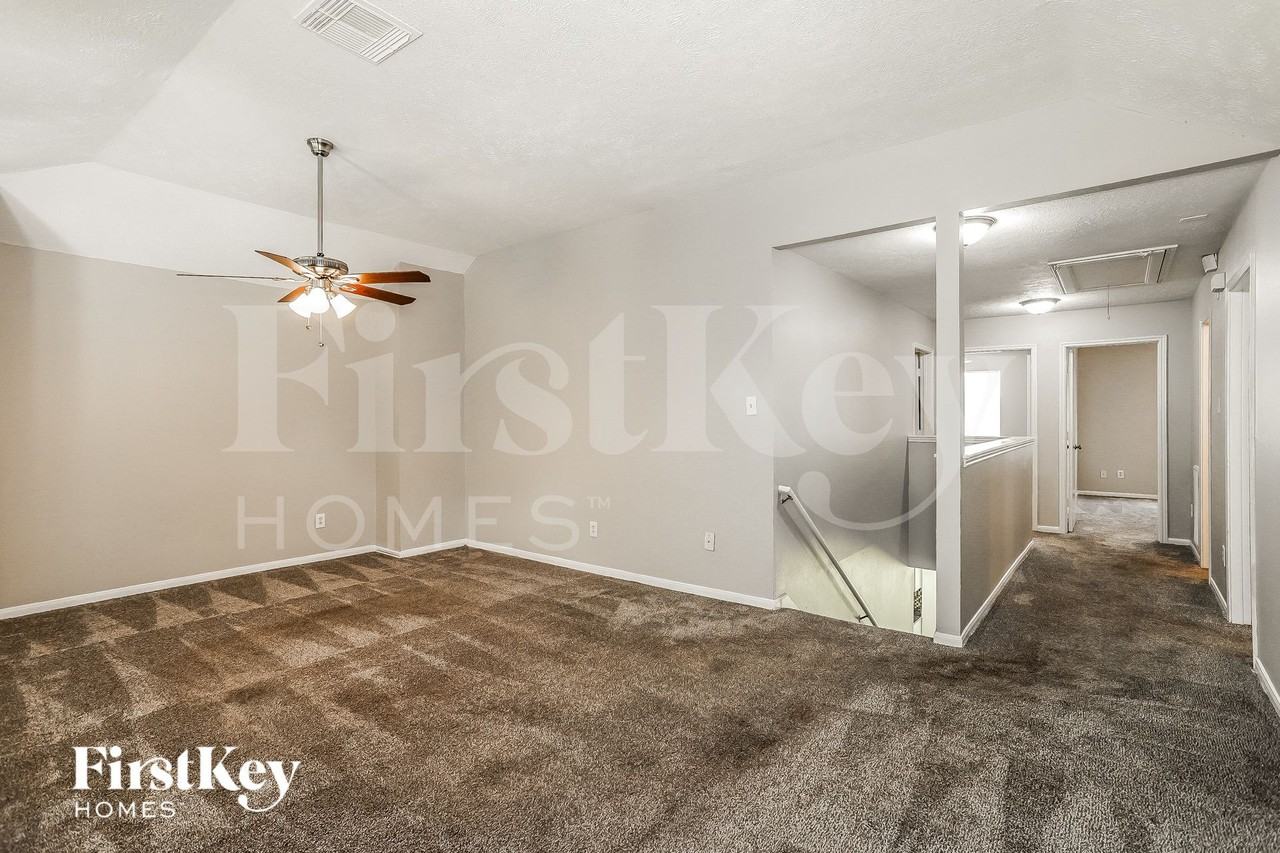 518 Foxglove Dr - Photo 7 of 15