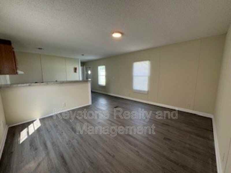 822 Monroe Ln - Photo 2 of 9