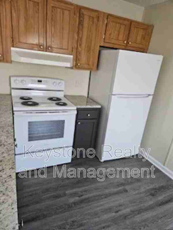 822 Monroe Ln - Photo 3 of 9