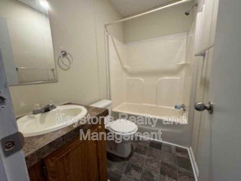 822 Monroe Ln - Photo 6 of 9