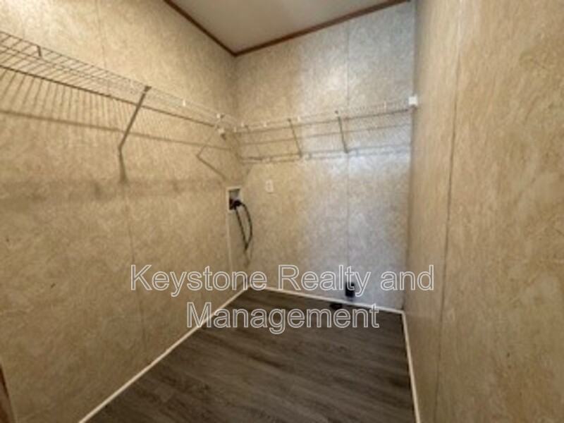 822 Monroe Ln - Photo 7 of 9