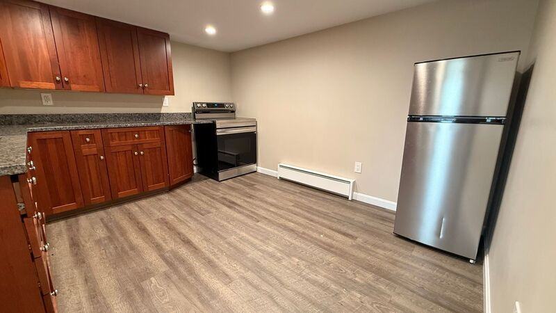 62 Suffield St #E - Photo 2 of 19