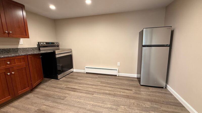 62 Suffield St #E - Photo 3 of 19