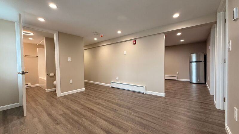 62 Suffield St #E - Photo 5 of 19