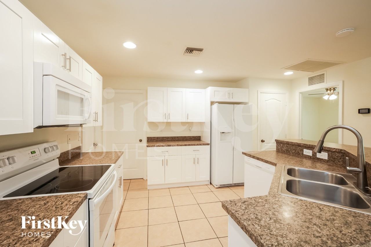 3519 41st St Sw - Photo 6 of 16