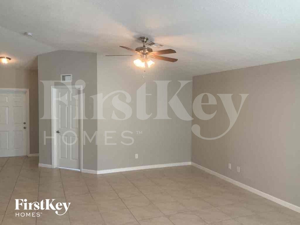 3354 Sw Ludlow St - Photo 3 of 30