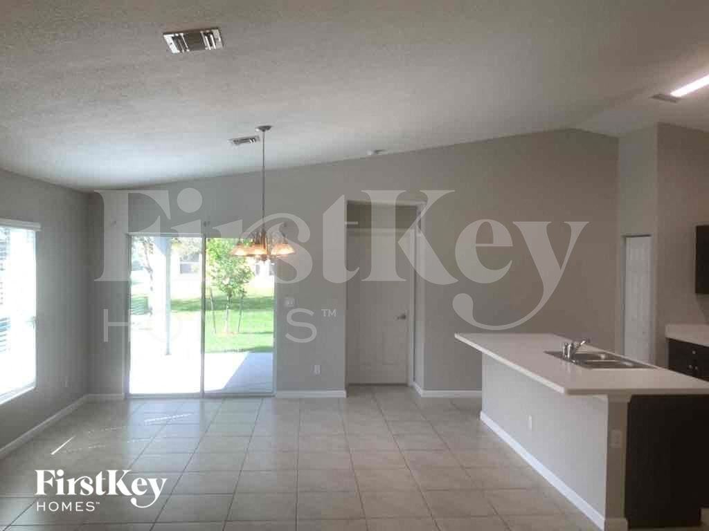3354 Sw Ludlow St - Photo 6 of 30