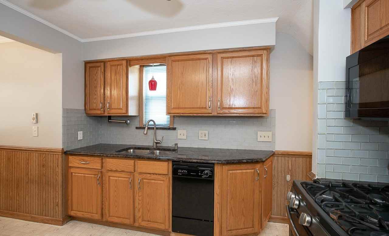 19861 Monterey Ave - Photo 5 of 24
