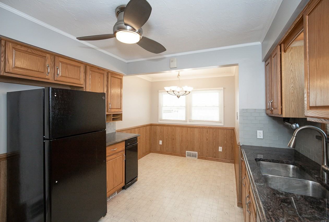 19861 Monterey Ave - Photo 6 of 24