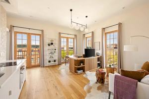 featured image of 216 Pulaski St #67