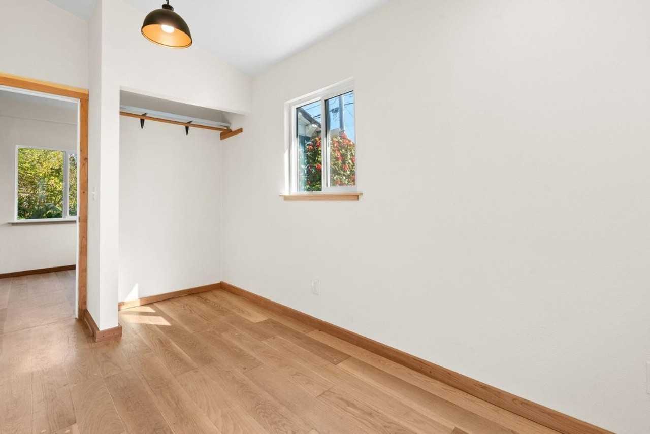 205 Fair Ave - Photo 7 of 32