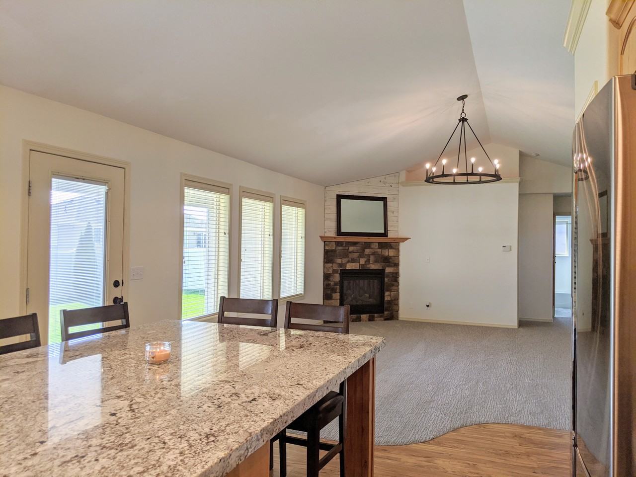 1760 Strawberry Pl - Photo 4 of 17