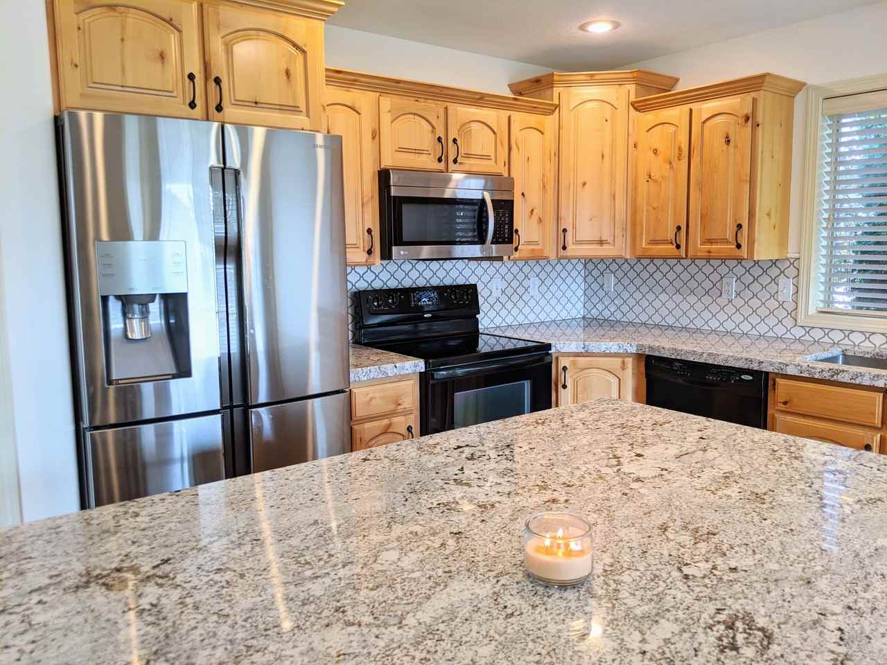 1760 Strawberry Pl - Photo 7 of 17