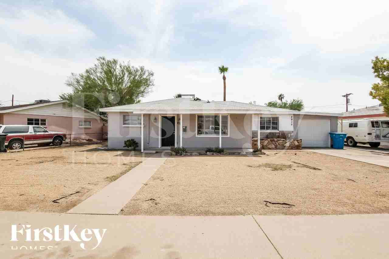 2919 W Seldon Ln - Photo 2 of 15