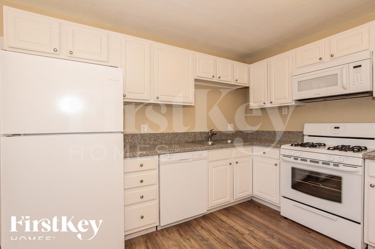 2919 W Seldon Ln - Photo 6 of 15