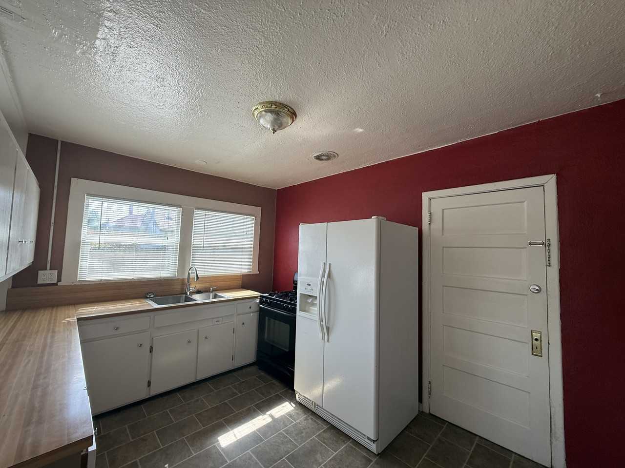 212 W Hickory Ave - Photo 6 of 19