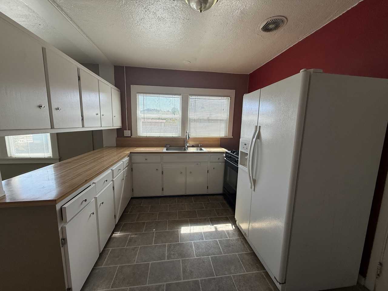 212 W Hickory Ave - Photo 7 of 19