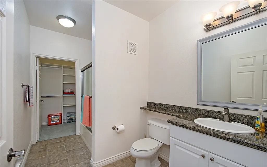9263 Regents Rd - Photo 3 of 8