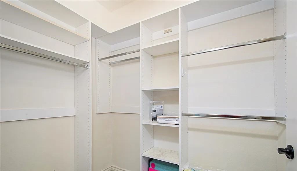 9263 Regents Rd - Photo 4 of 8