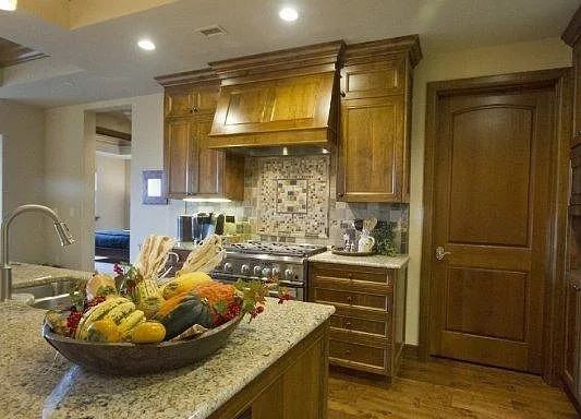 700 W E St - Photo 5 of 7