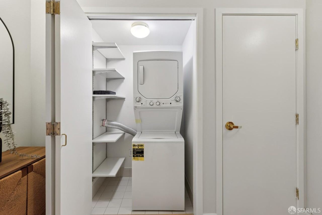 1438 Green St #3B - Photo 2 of 10