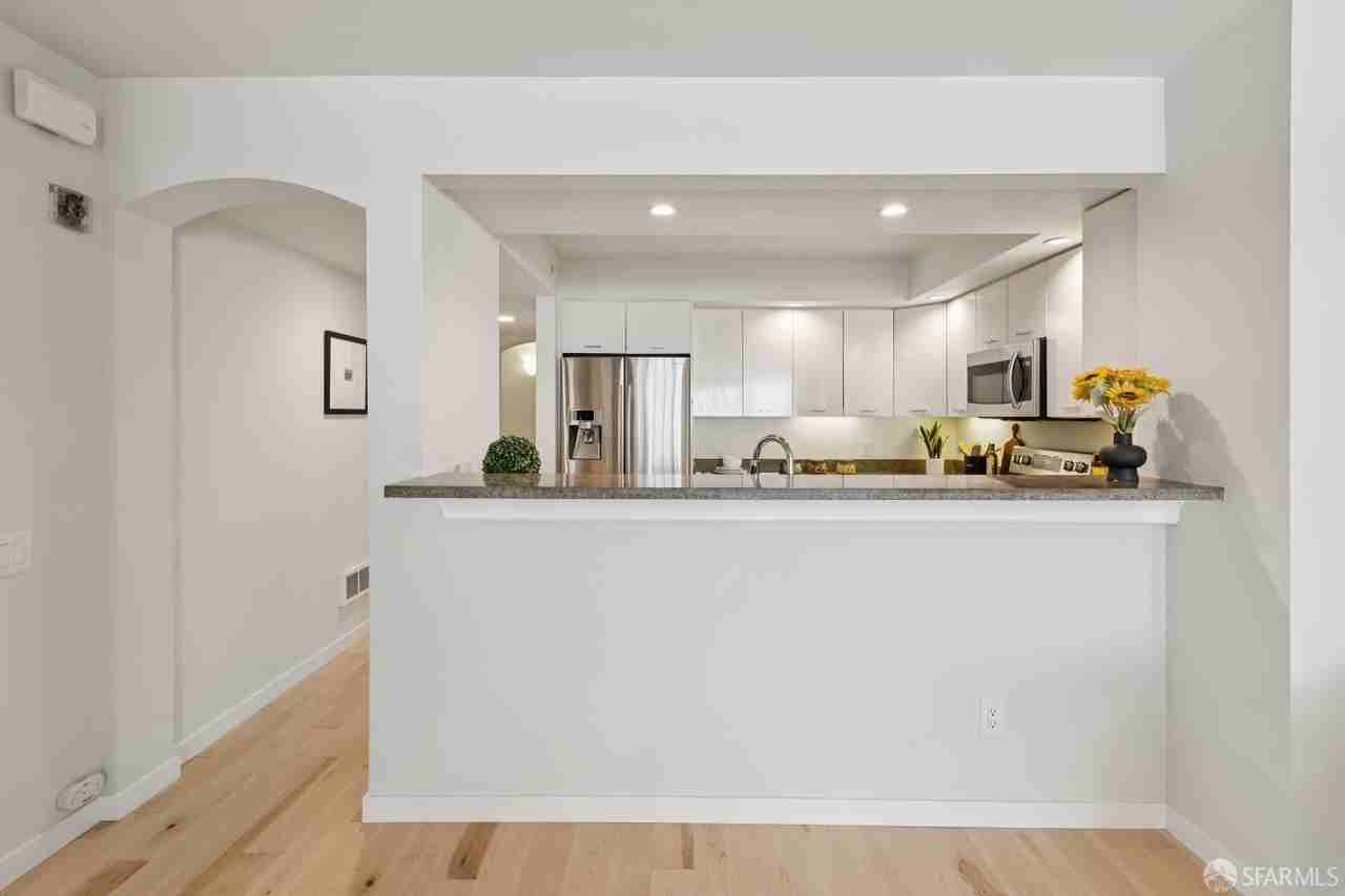 1438 Green St #3B - Photo 3 of 10