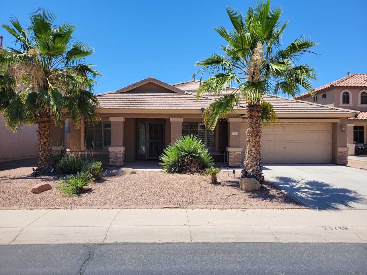 21746 N Backus Dr - Photo 2 of 31